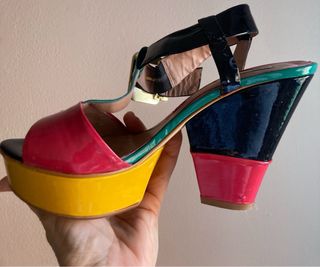 Sandalias Ezzio Charol Multicolor