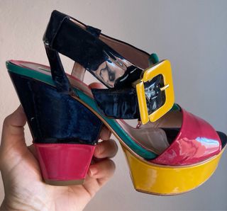 Sandalias Ezzio Charol Multicolor