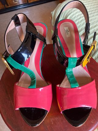 Sandalias Ezzio Charol Multicolor