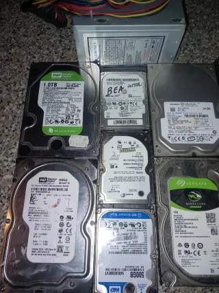 Lotto di componenti PC, cellulari e altro