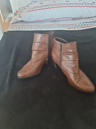 Botines marrones con cremallera