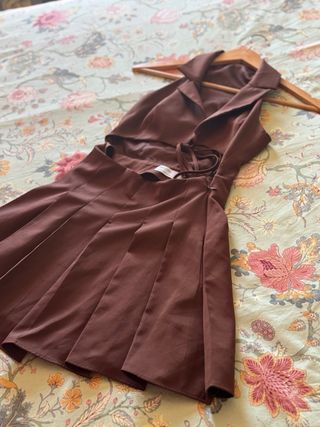 Vestido corto marrón Bershka