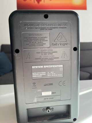 Monitores Behringer MS16