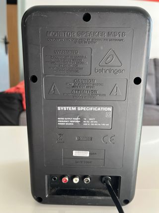 Monitores Behringer MS16