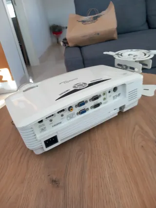 Proyector de la marca Optoma HD25 (1080p), 2000 lú