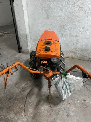 Motocultor FIVA M9 CV. Máquina de arar.
