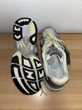 Asics Gel-Kayano 14 Plata/Blanco