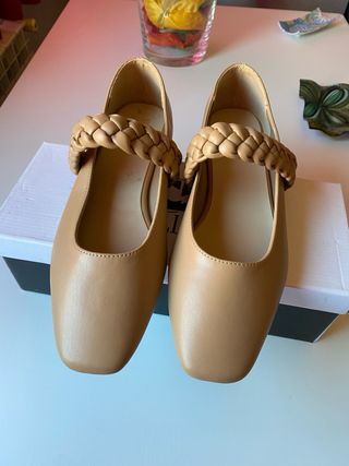 Zapatos planos beige sin estrenar talla 41