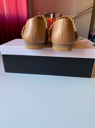 Zapatos planos beige sin estrenar talla 41