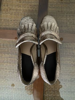 Zapatos Mango tacón metalizados dorados/plateados