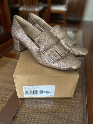 Zapatos Mango tacón metalizados dorados/plateados