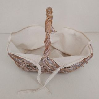 Cesto in legno intrecciato a mano vintage