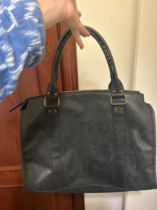 Bolso gris de cuero sintético