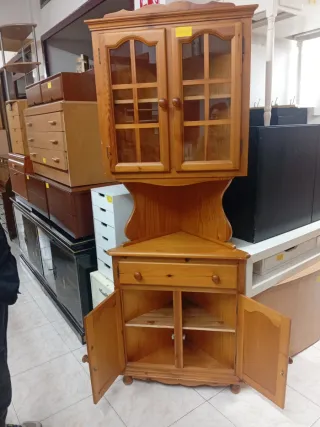 Rinconera de madera con cristal