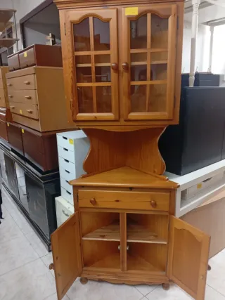 Rinconera de madera con cristal
