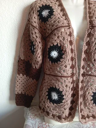 Cárdigan Crochet Granny Squares Hecho a Mano.