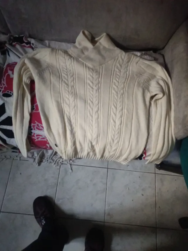 Maglione bianco a trecce