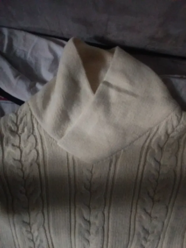 Maglione bianco a trecce