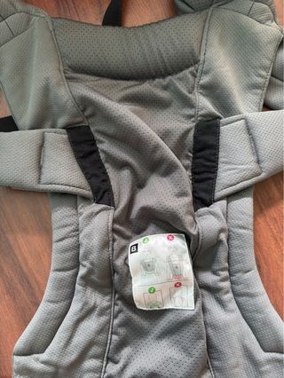 Mochila Ergobaby Embrace de tejido Soft Air Mesh