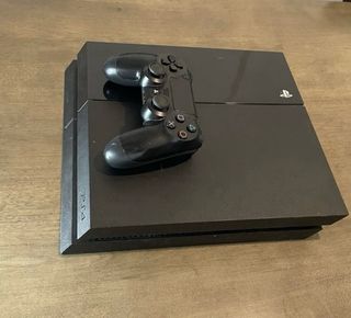 Consola PlayStation 4. PS4 y mando.