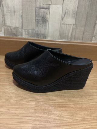 Zuecos cuña negros