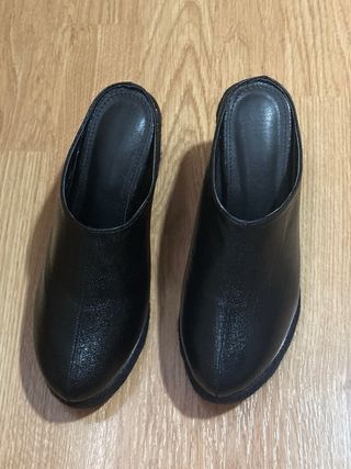 Zuecos cuña negros