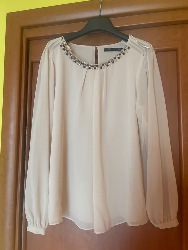 Blusa panna con decorazioni