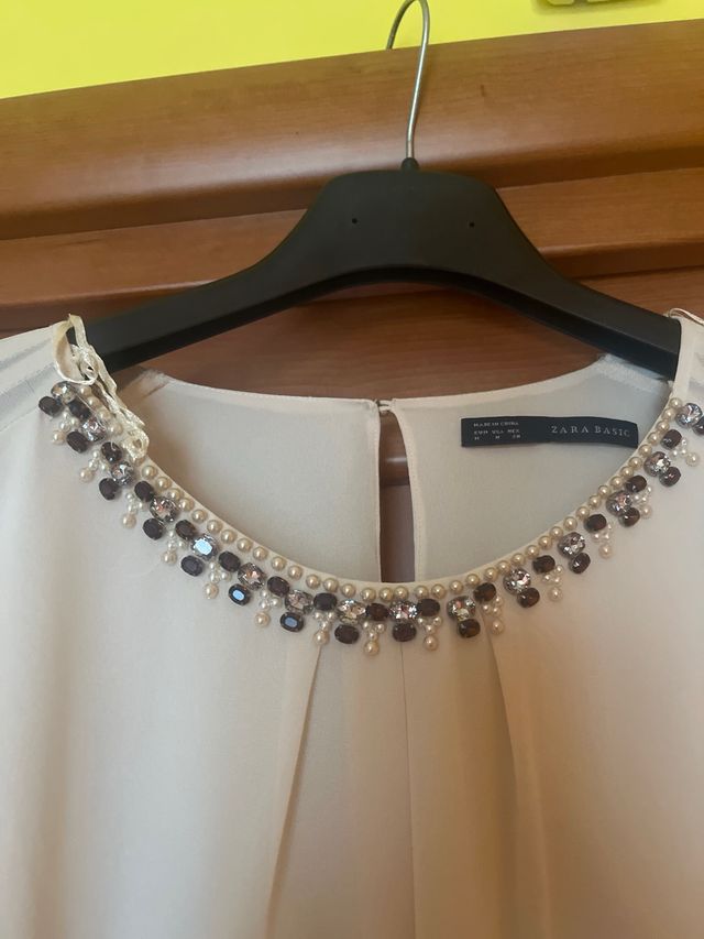 Blusa panna con decorazioni