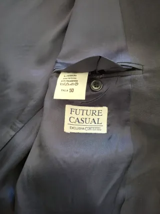 Traje azul marino oscuro