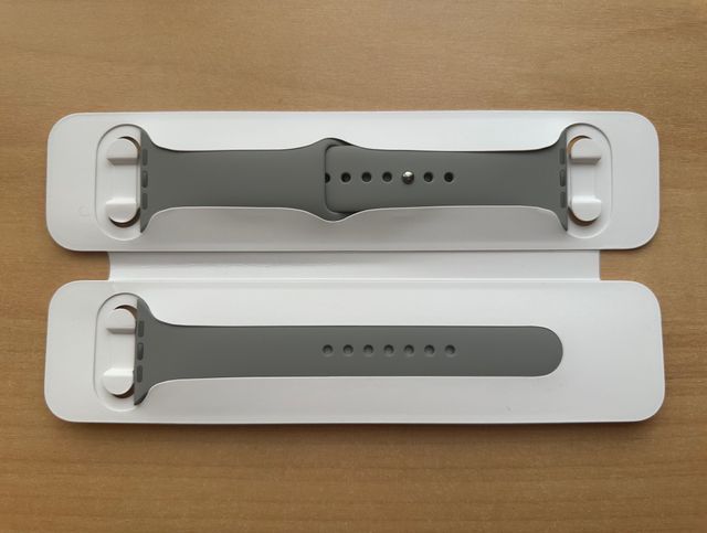 Apple Watch 44mm. Pulseira de Esporte Titanium Cinza Claro