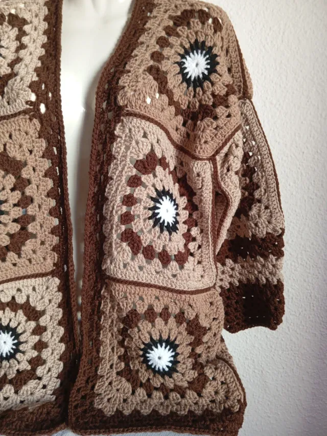 Cárdigan Crochet Granny Squares Hecho a Mano
