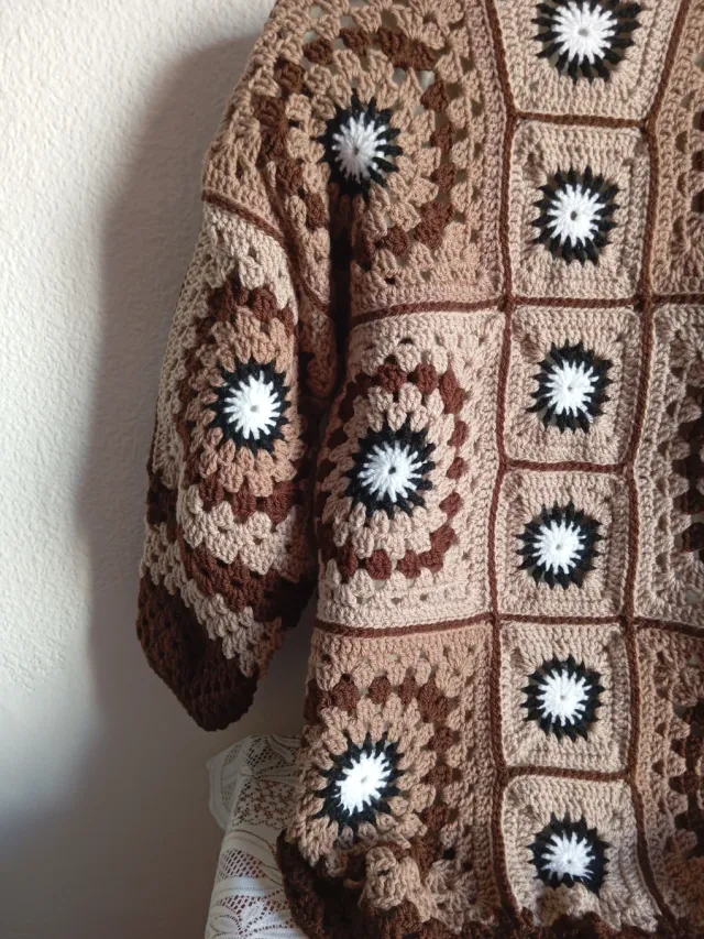 Cárdigan Crochet Granny Squares Hecho a Mano