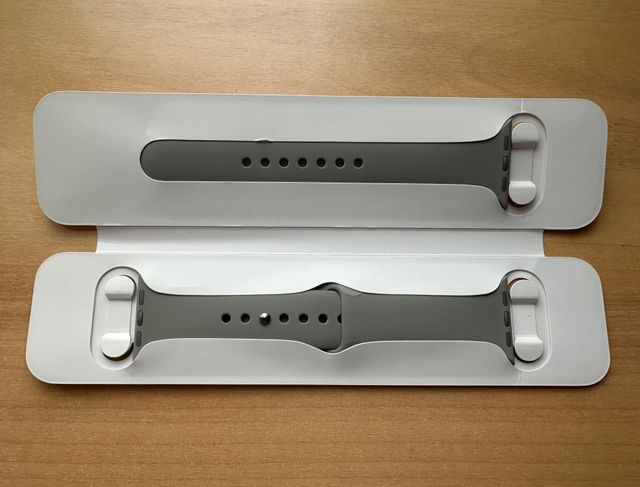 Apple Watch 40mm. Pulseira Esportiva de Titânio Cinza Claro