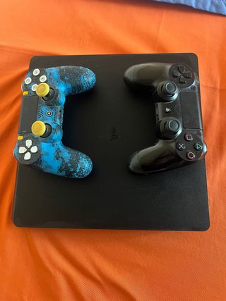 PS4 Slim 1TB Negra + 2 mandos