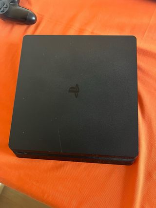 PS4 Slim 1TB Negra + 2 mandos