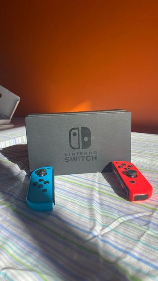 Nintendo Switch con Joy-Cons Azul y Rojo