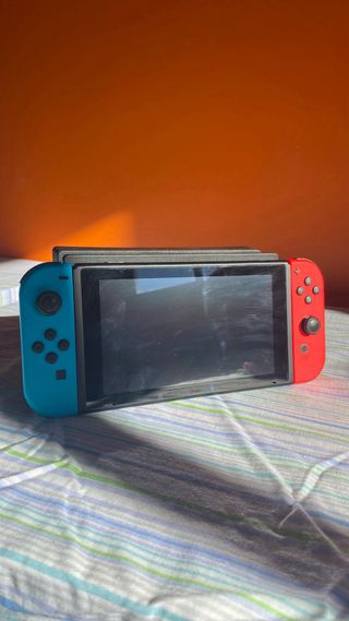 Nintendo Switch con Joy-Cons Azul y Rojo