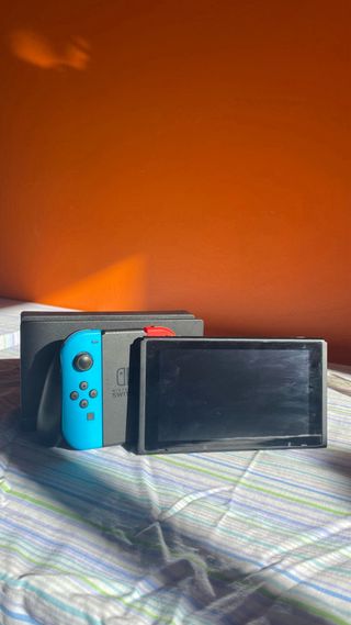 Nintendo Switch con Joy-Cons Azul y Rojo