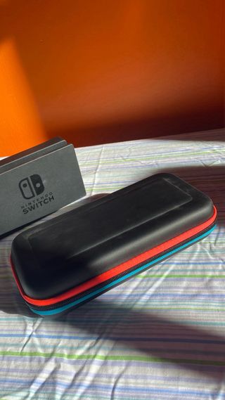 Nintendo Switch con Joy-Cons Azul y Rojo