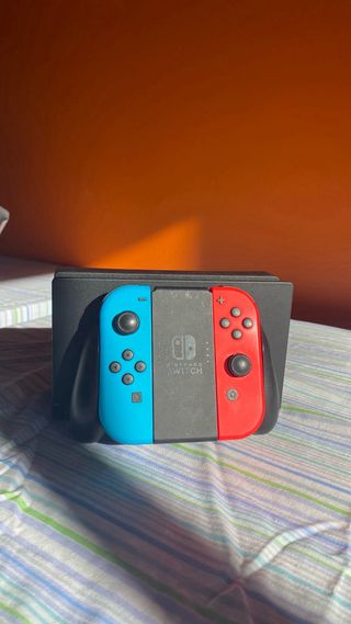 Nintendo Switch con Joy-Cons Azul y Rojo