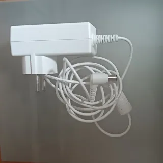 Mini proyector marrón y dorado