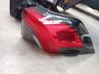 Toyota RAV4 faros traseros