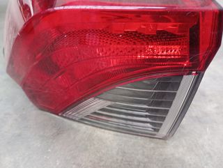 Toyota RAV4 faros traseros