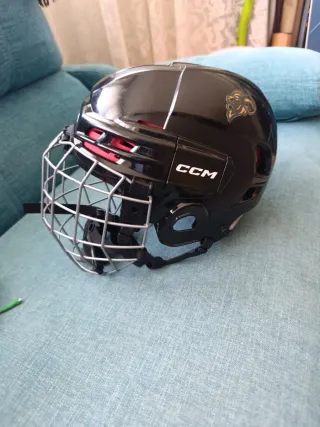 Casco de hockey CCM negro