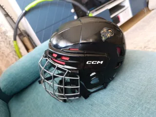 Casco de hockey CCM negro