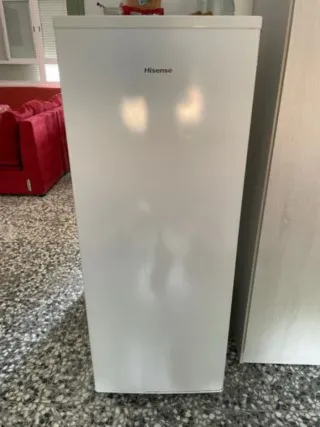 Congelador vertical Hisense