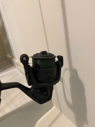 Caña de pescar con carrete spinning