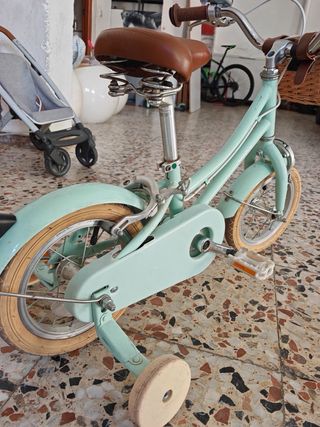 Bicicleta infantil mint con cesta y ruedines