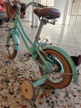 Bicicleta infantil mint con cesta y ruedines