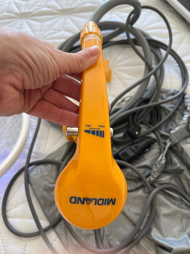 Ducha portátil Midland + Raqueta mosquitos